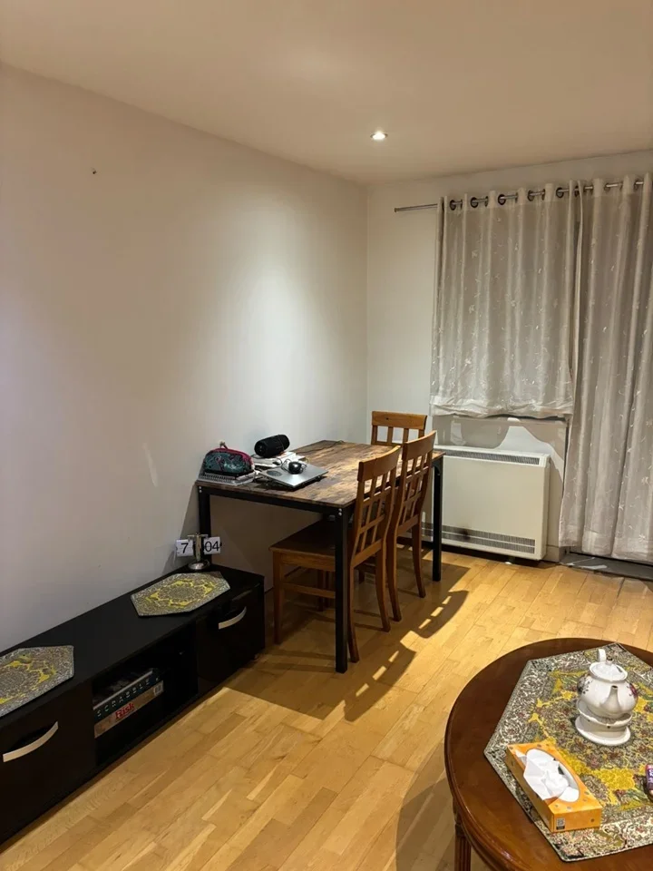 Flat Tapster Street in Greater London