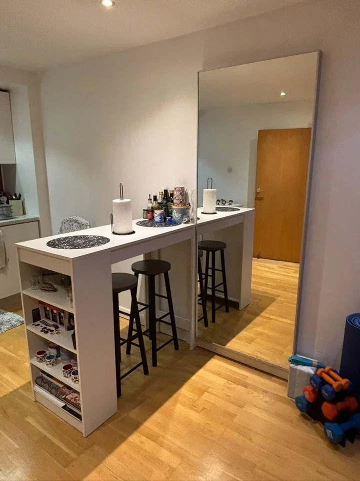 Flat Tapster Street in Greater London