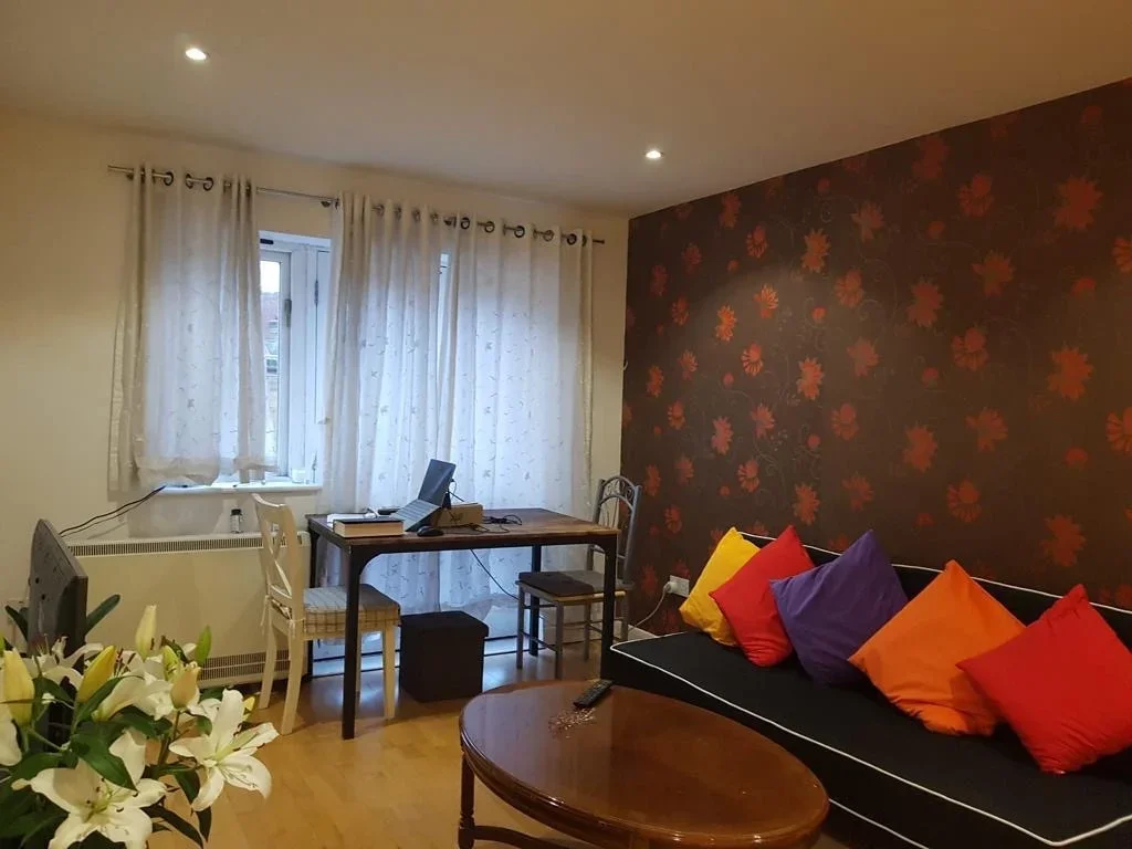 Flat Tapster Street in Greater London