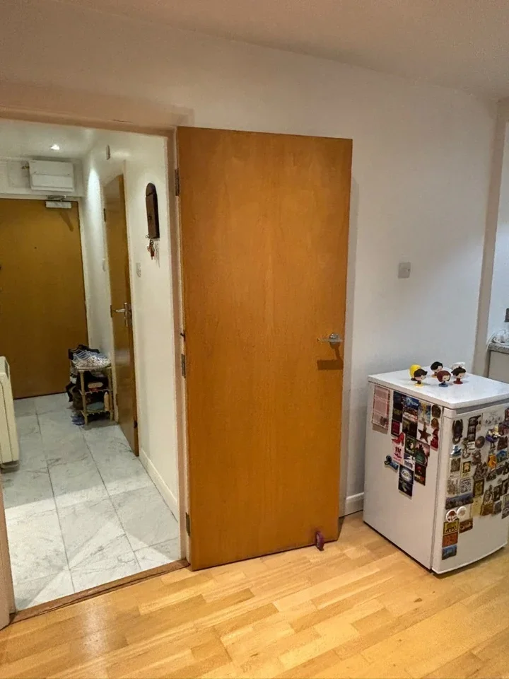 Flat Tapster Street in Greater London