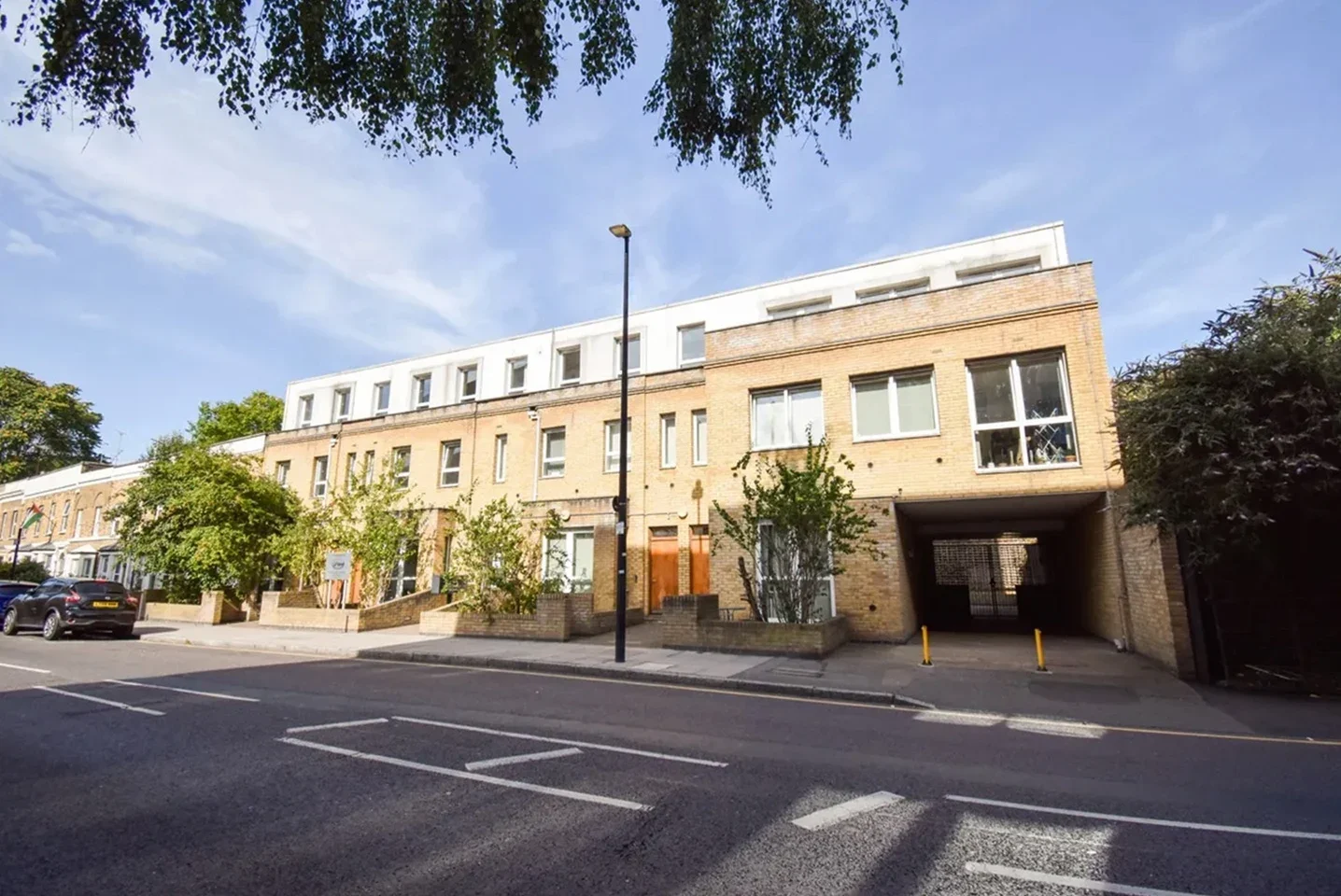 Flat Westferry Road in Greater London
