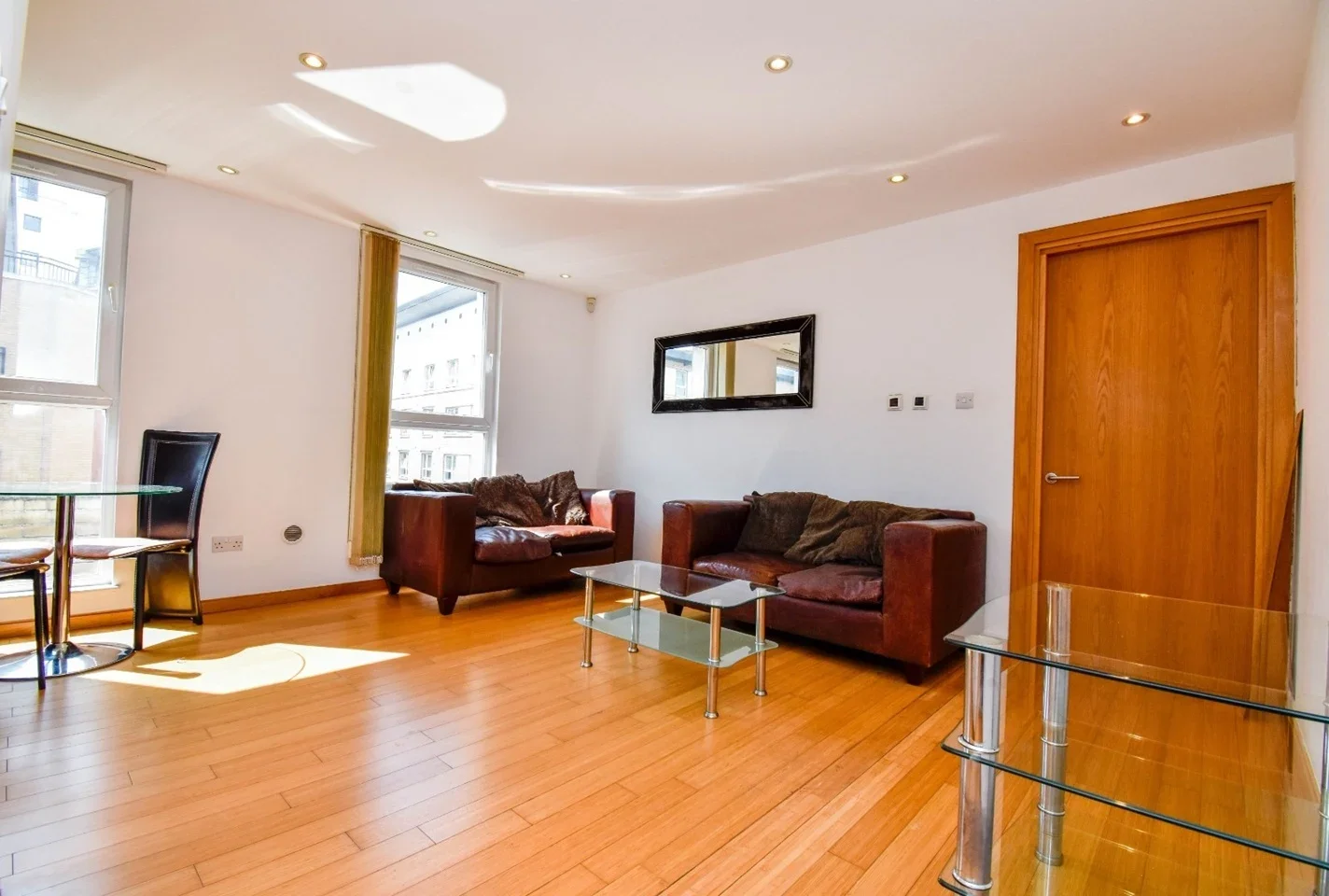 Flat Westferry Road in Greater London