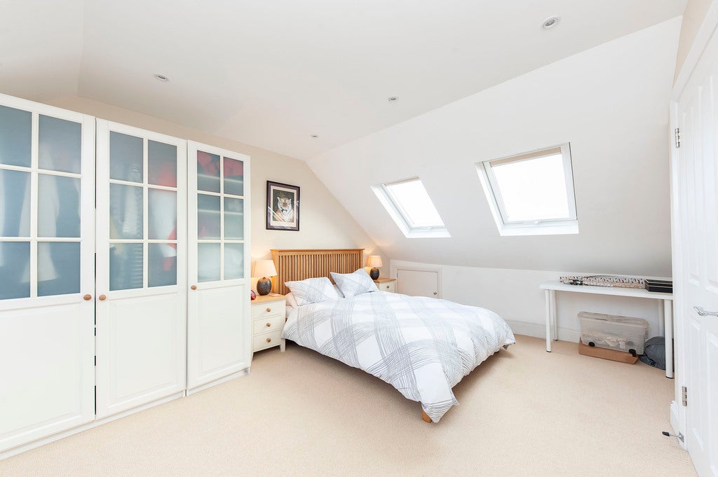 Flat Glendale Drive in Greater London