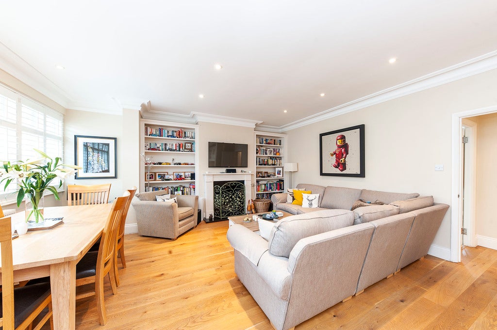 Flat Glendale Drive in Greater London