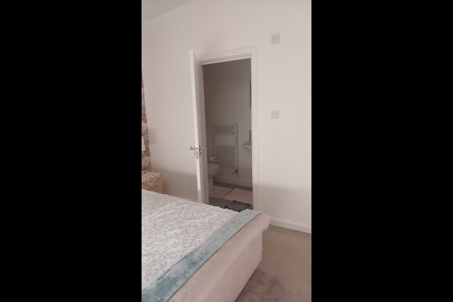 Room Bishop Avenue in St Leonards
