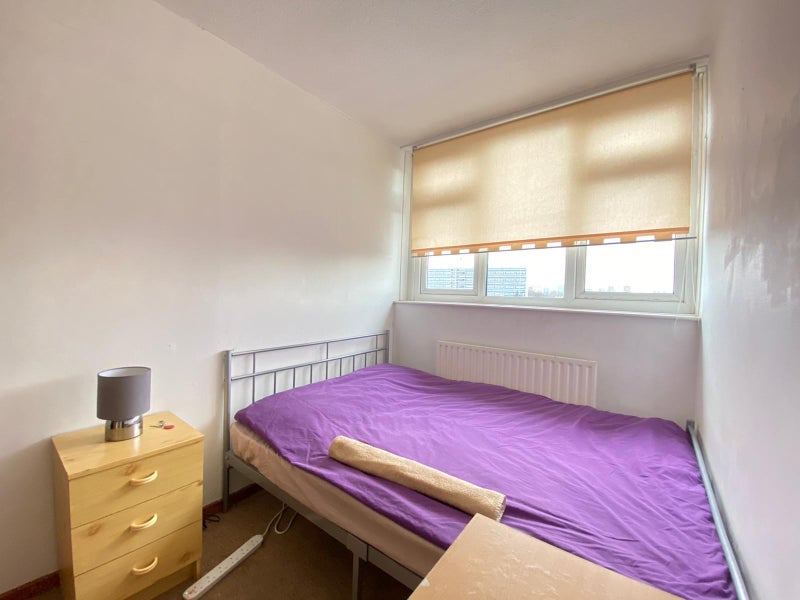 Room Hassett Road in Greater London