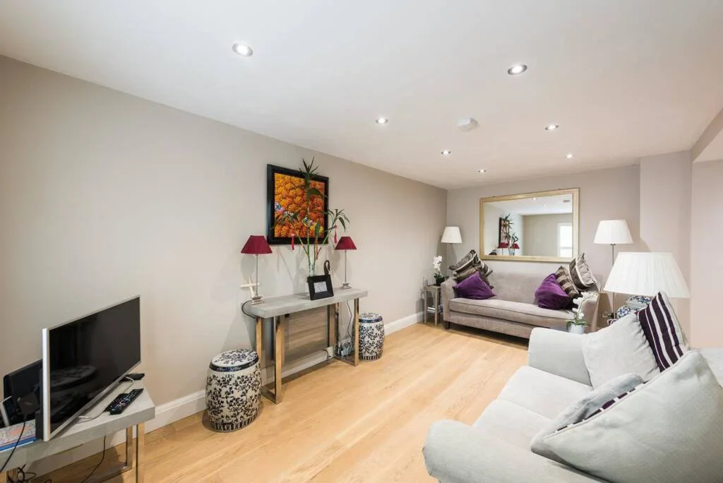 Flat Winchester Street in Greater London