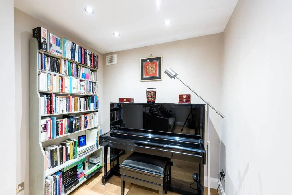 Flat Winchester Street in Greater London