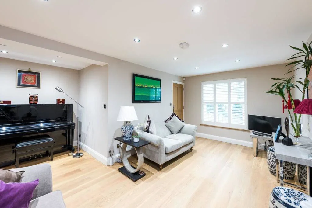 Flat Winchester Street in Greater London