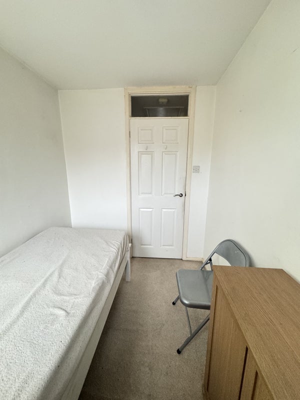 Room Packwood Close in Royal Leamington Spa