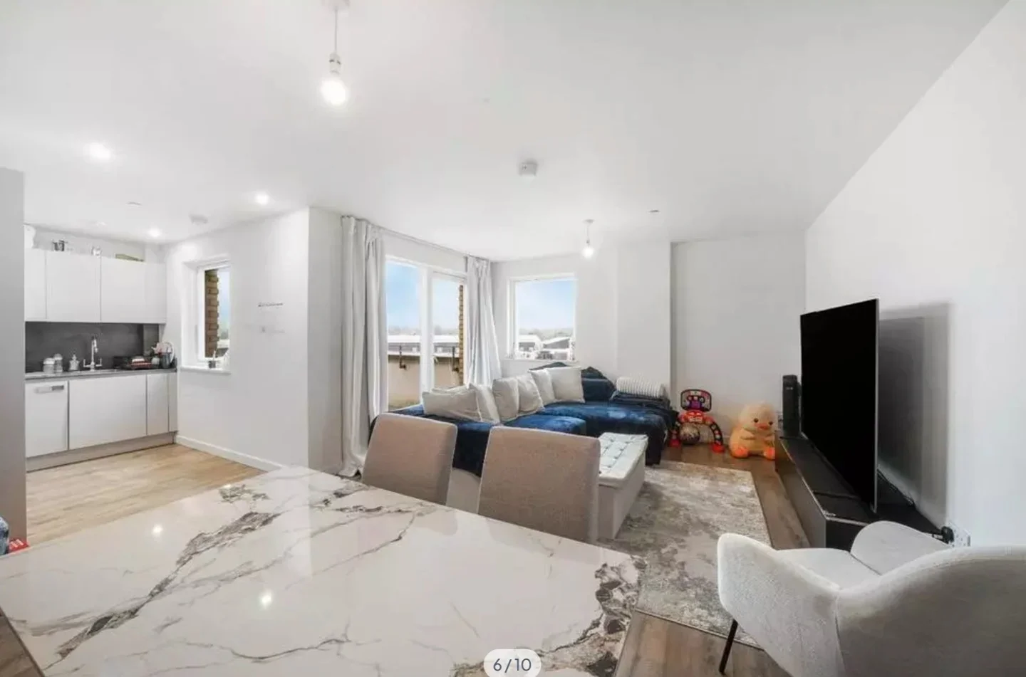 Flat Hargrave Drive in Greater London
