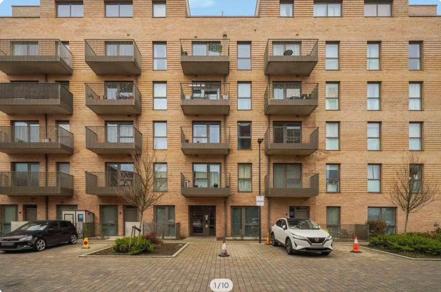 Flat Hargrave Drive in Greater London