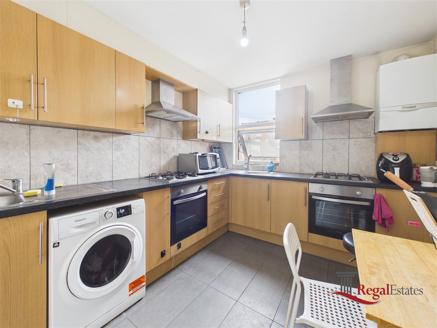 Room Chapter Road in Greater London