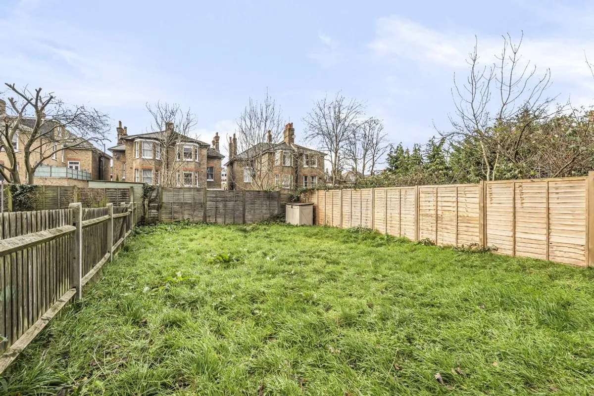 Flat Montrell Road in Greater London