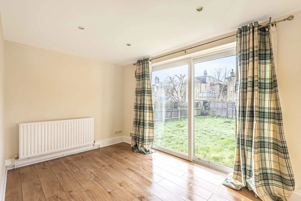 Flat Montrell Road in Greater London
