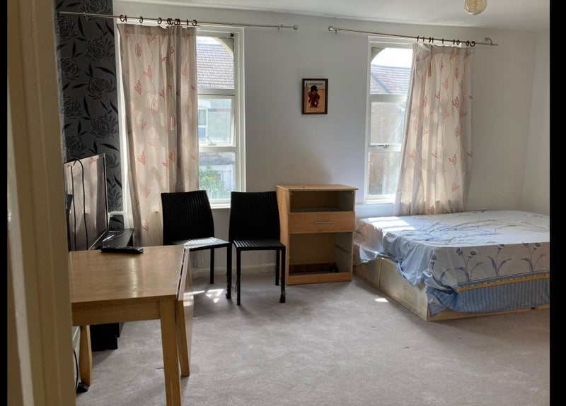 Room Grange Park Road in Greater London