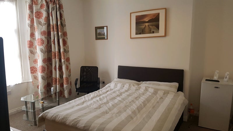 Room Grange Park Road in Greater London