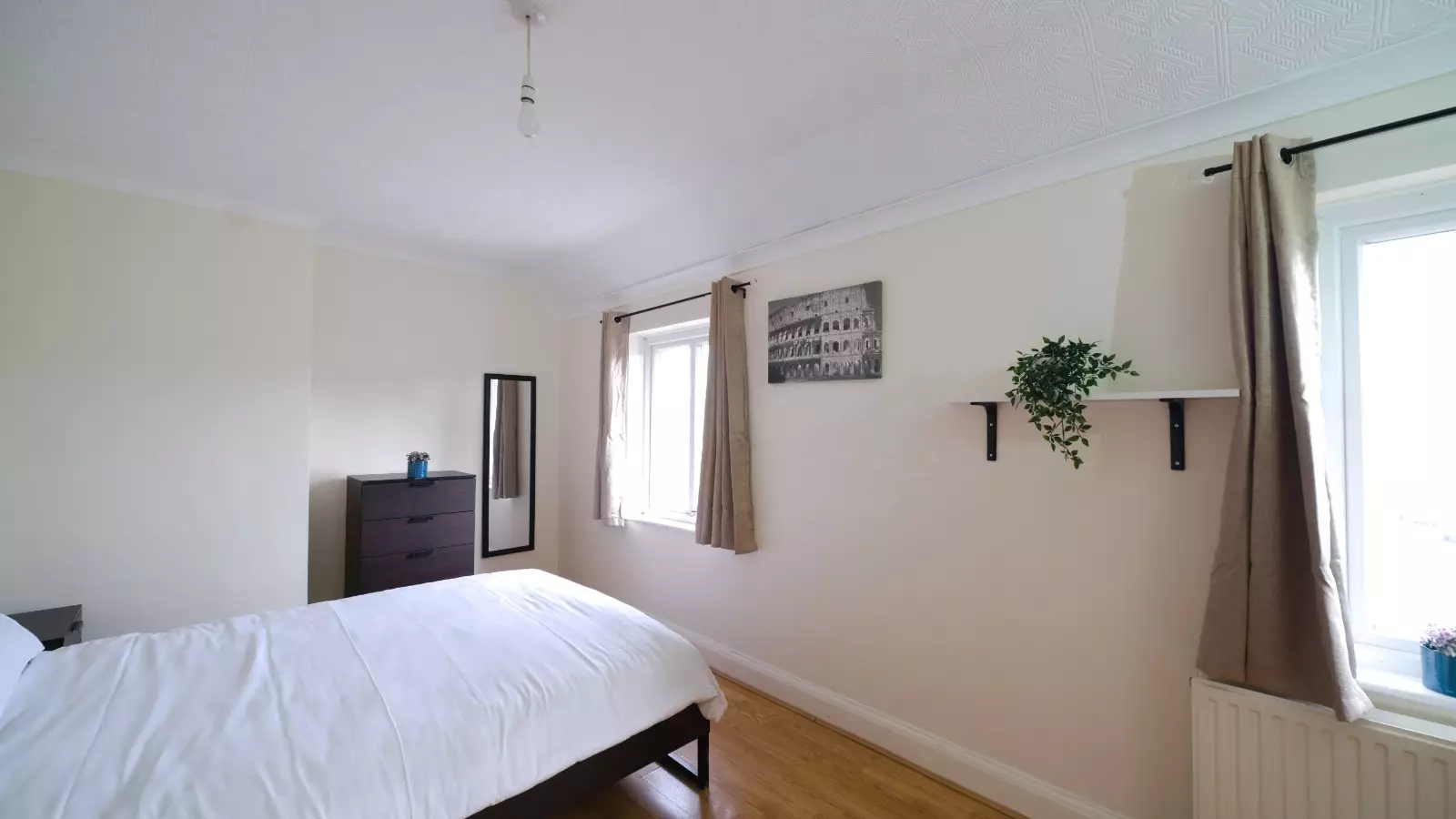 Room Bisson Road in Greater London