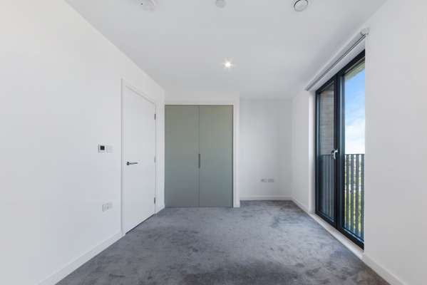 Flat Plaistow Road in Greater London