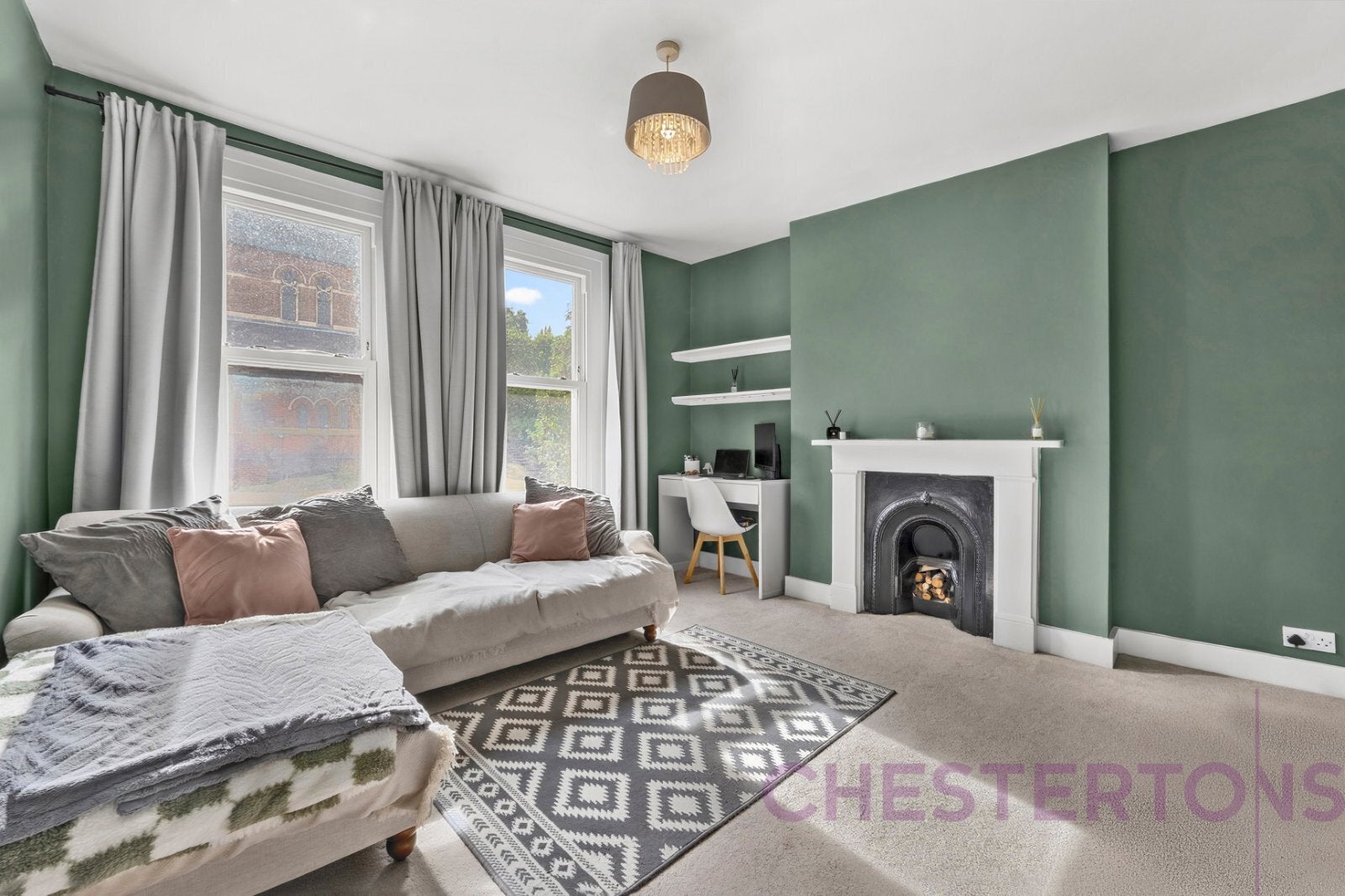 Flat Kirkside Road in Greater London