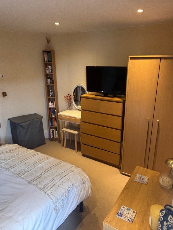 Flat Hartfield Road in Greater London