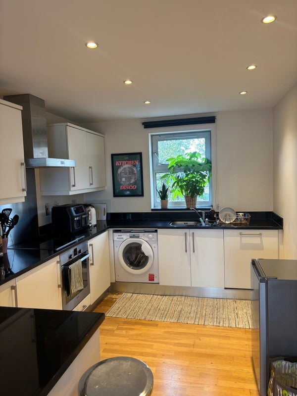 Flat Hartfield Road in Greater London