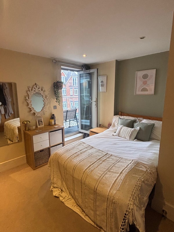 Flat Hartfield Road in Greater London