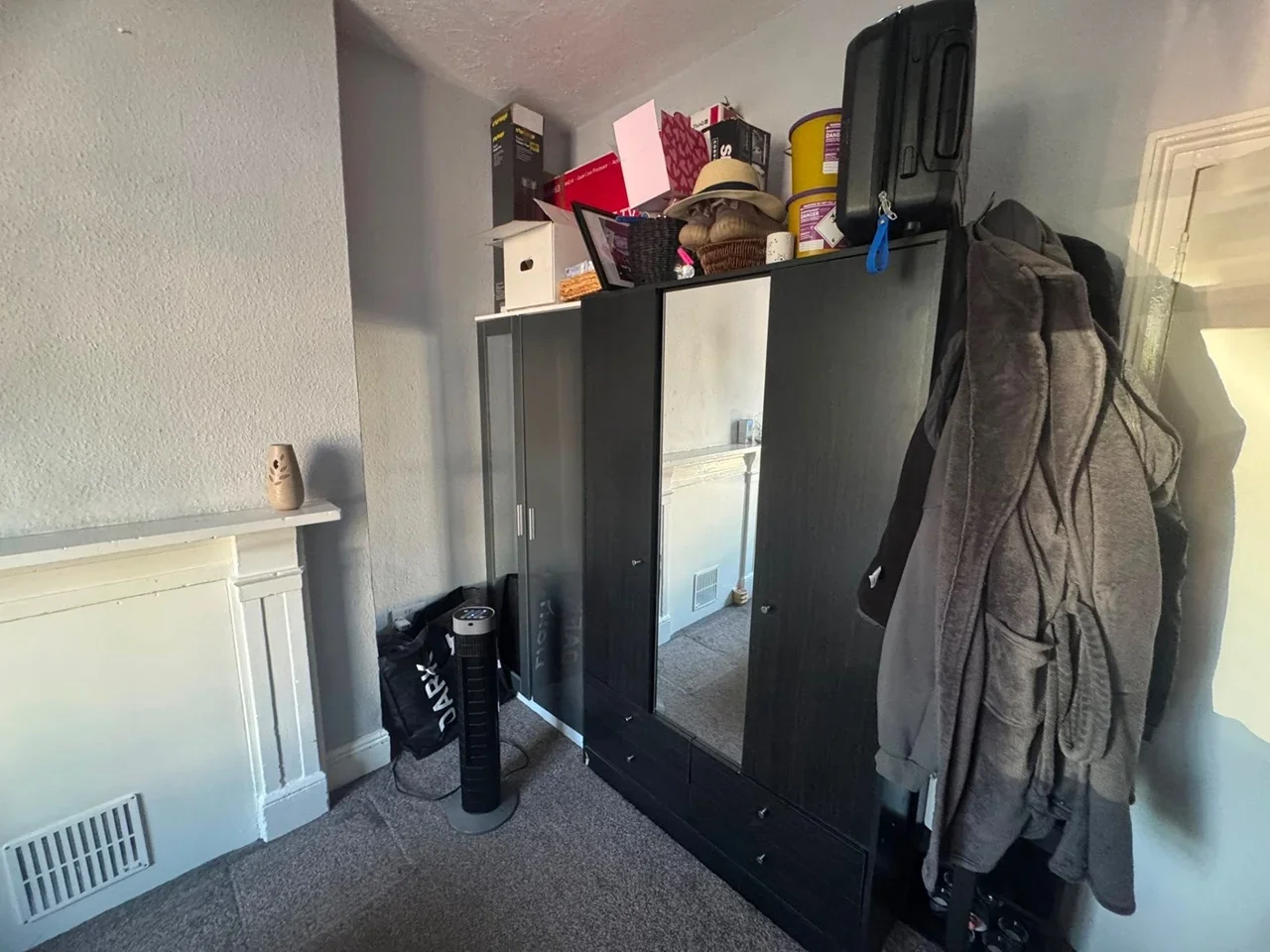 Room Oval Road in Greater London