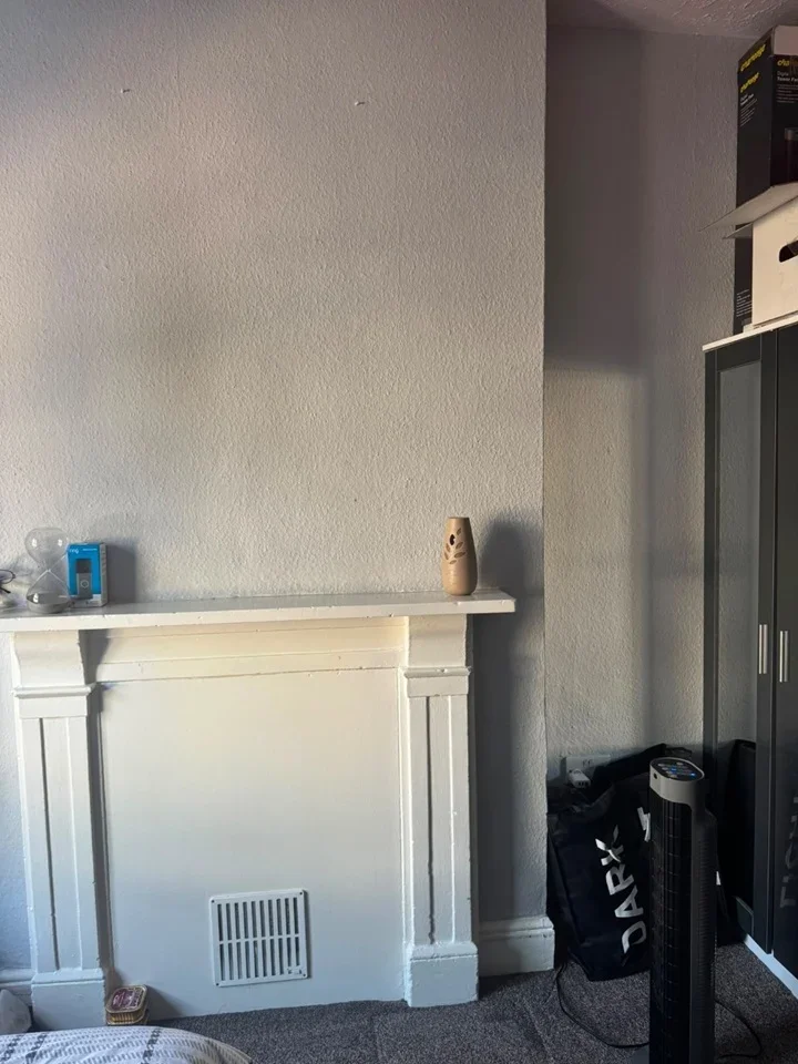 Room Oval Road in Greater London