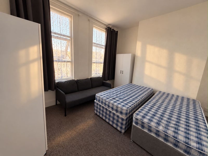 Room Atherton Road in Greater London