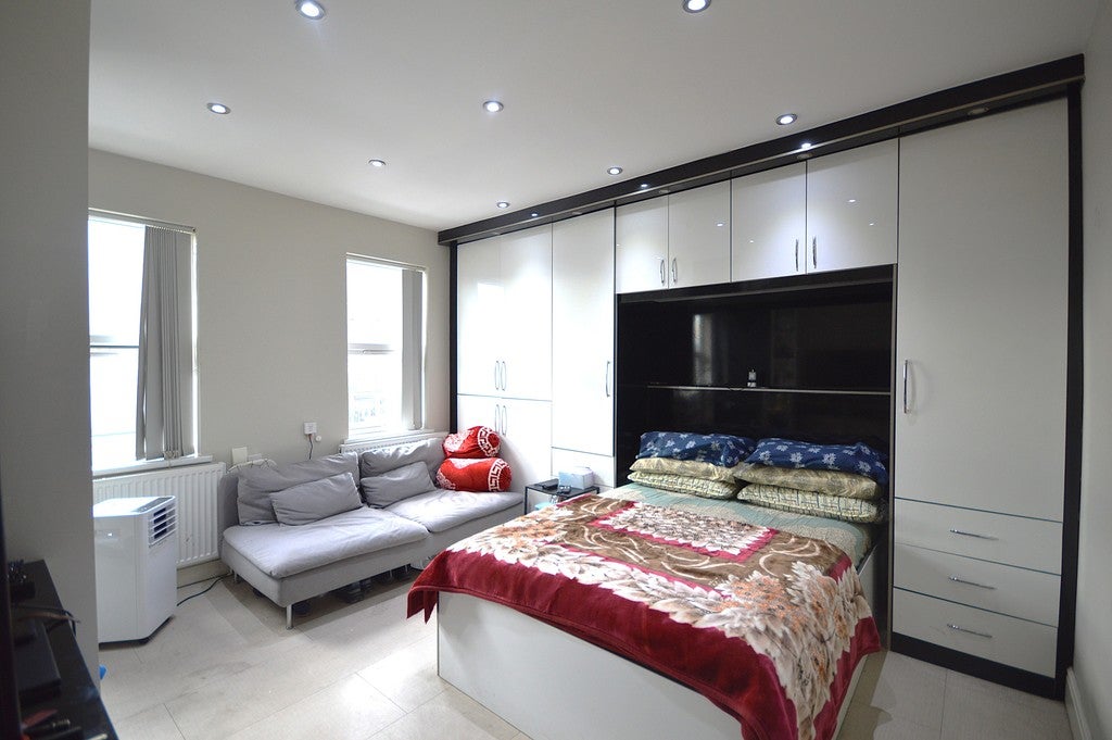Flat Carlton Avenue East in Greater London