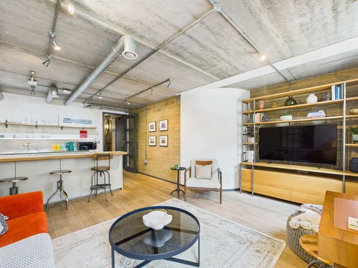 Flat Great Suffolk Street in Greater London