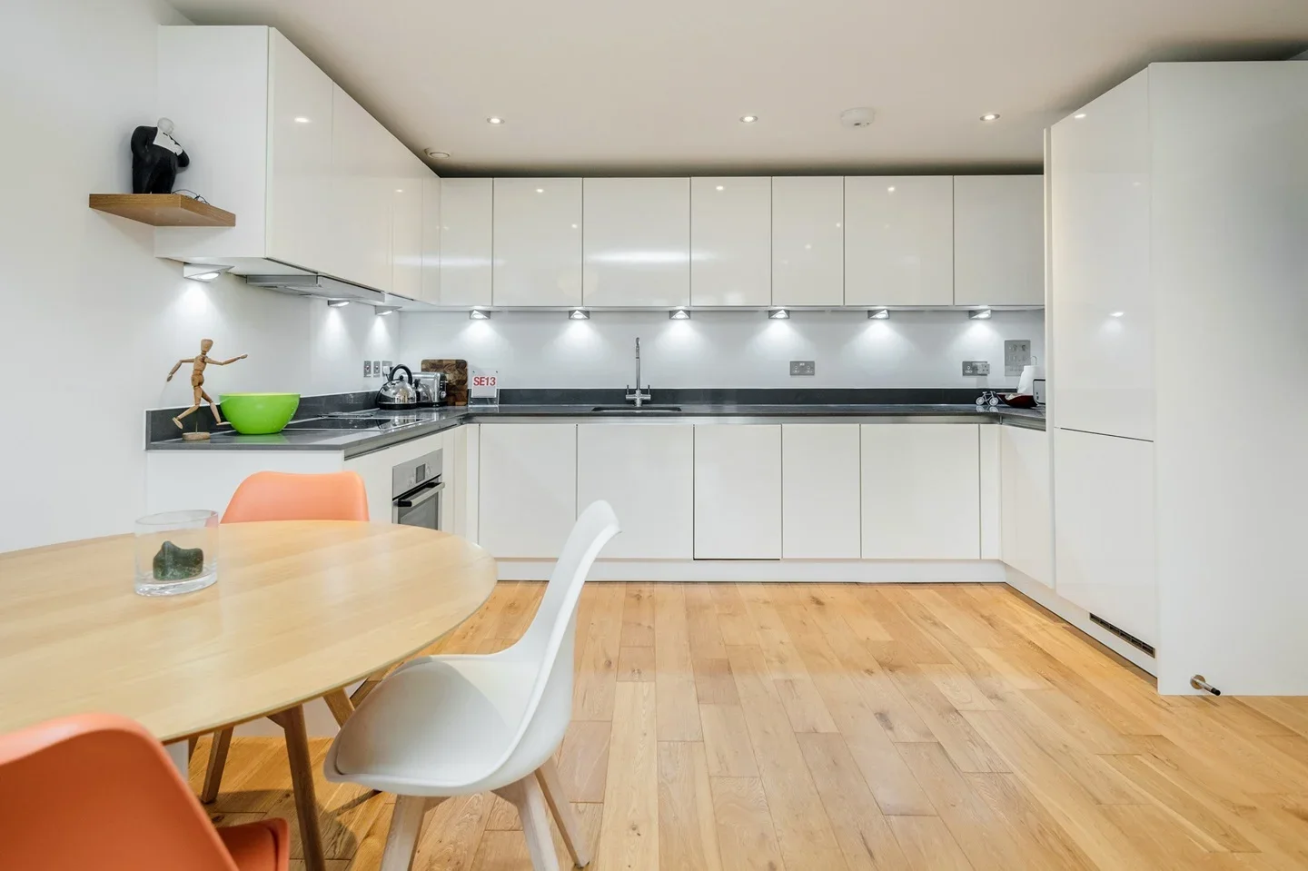 Flat Ladywell Road in Greater London