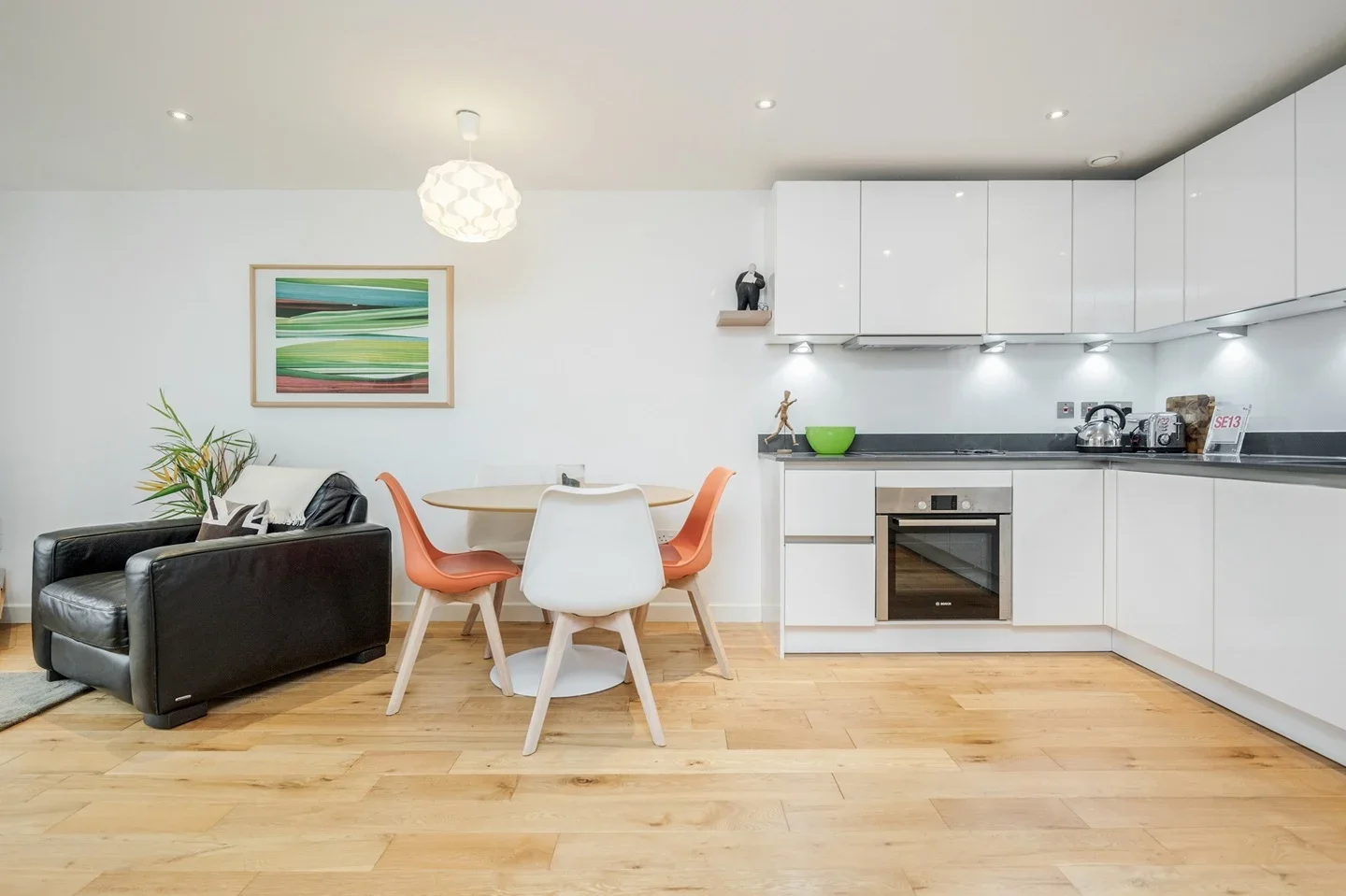 Flat Ladywell Road in Greater London