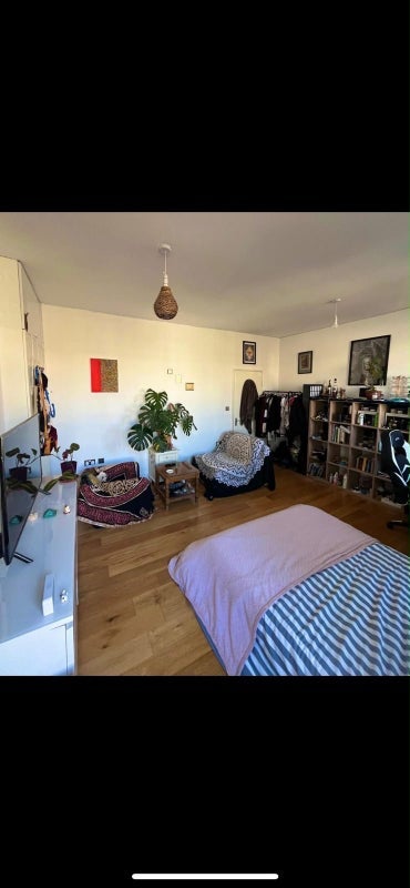 Room Axminster Road in Greater London