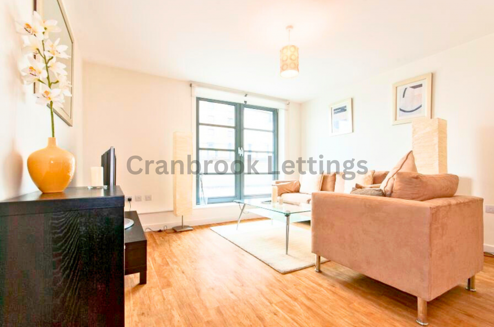 Flat Commercial Road in Greater London