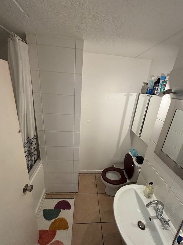 Room Newtown Street in Greater London