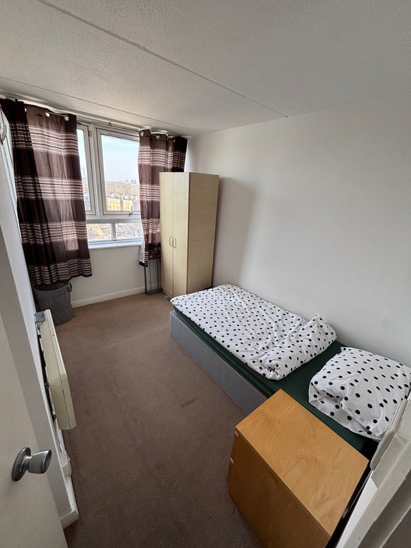 Room Newtown Street in Greater London