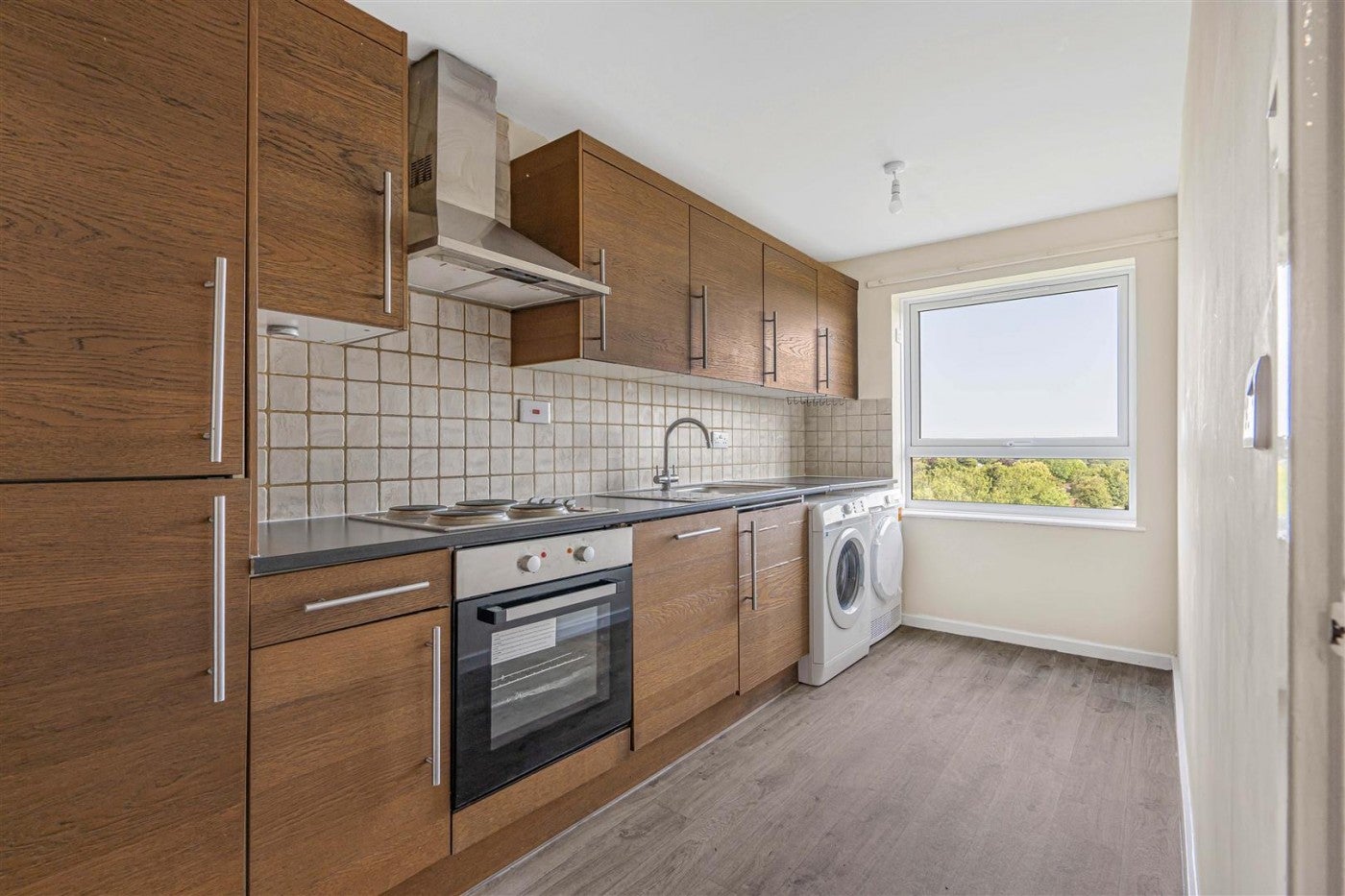Flat Basinghall Gardens in Greater London
