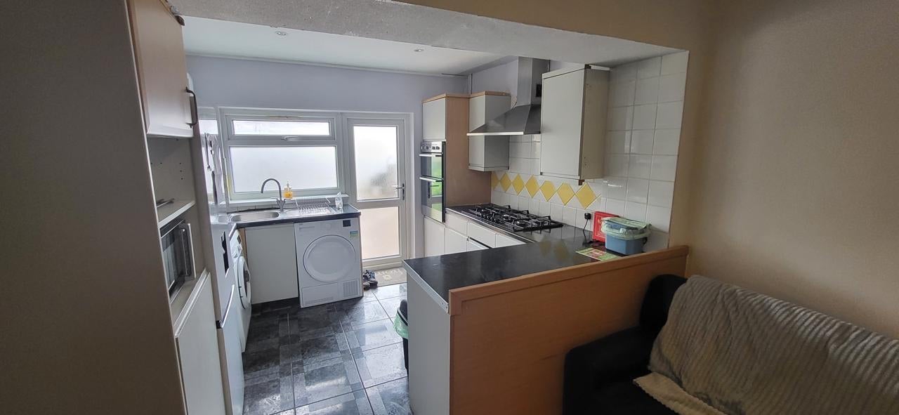 Room Whitchurch Road in Cardiff