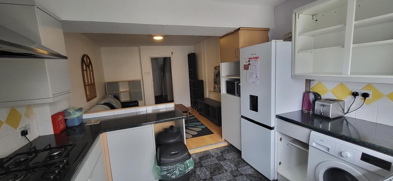 Room Whitchurch Road in Cardiff