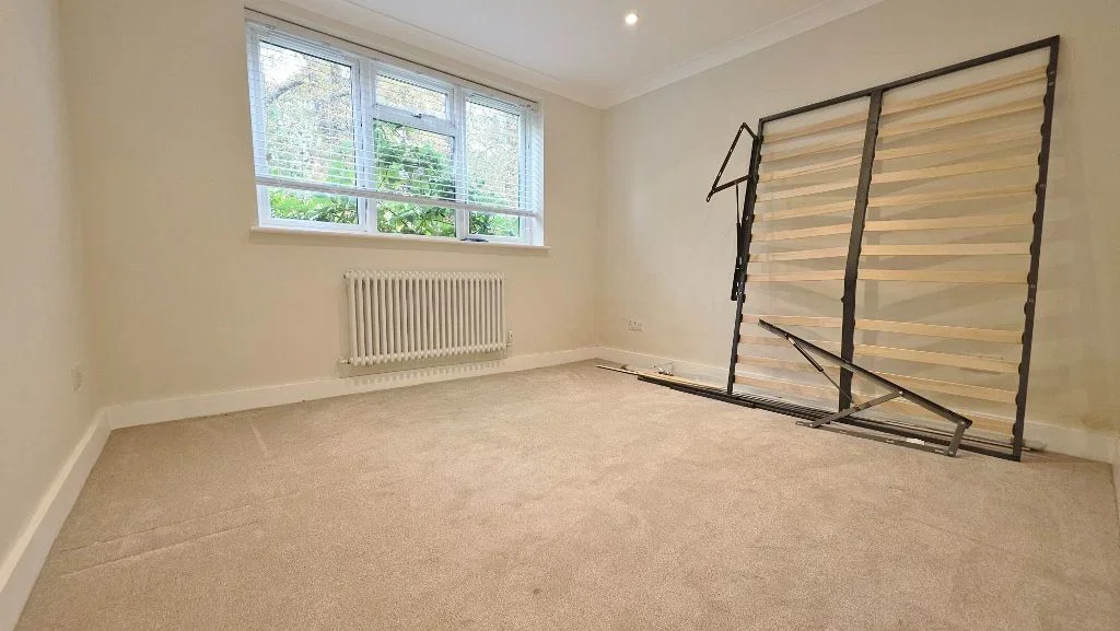 Flat Lloyd Court in Greater London