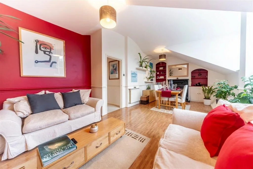 Flat Lower Addiscombe Road in Greater London