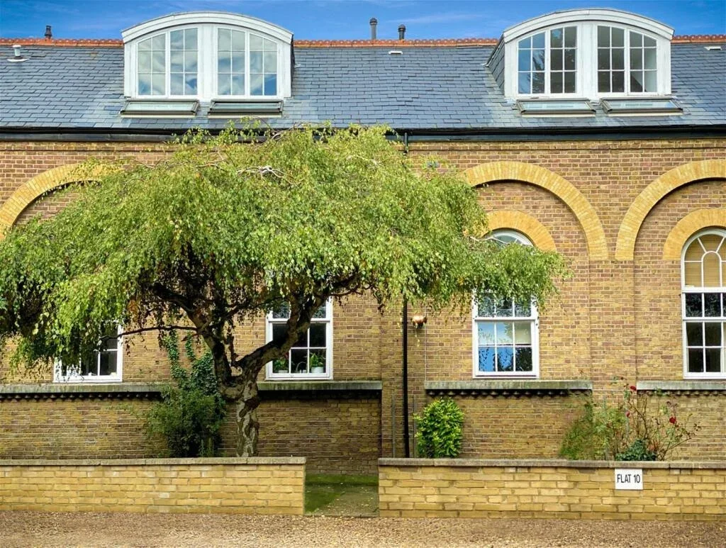 Flat Lower Addiscombe Road in Greater London