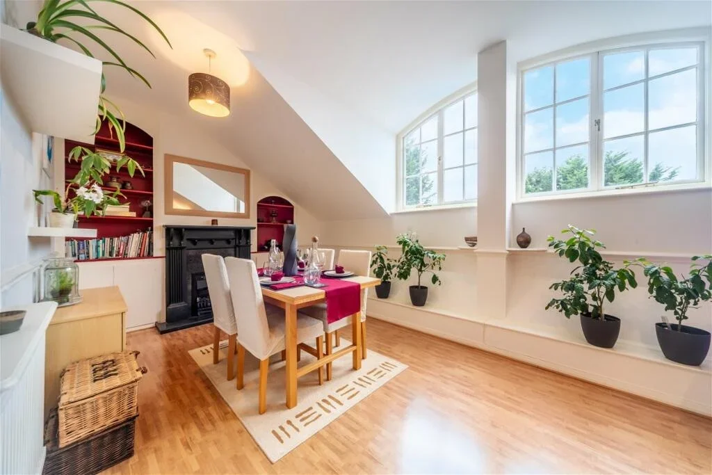 Flat Lower Addiscombe Road in Greater London