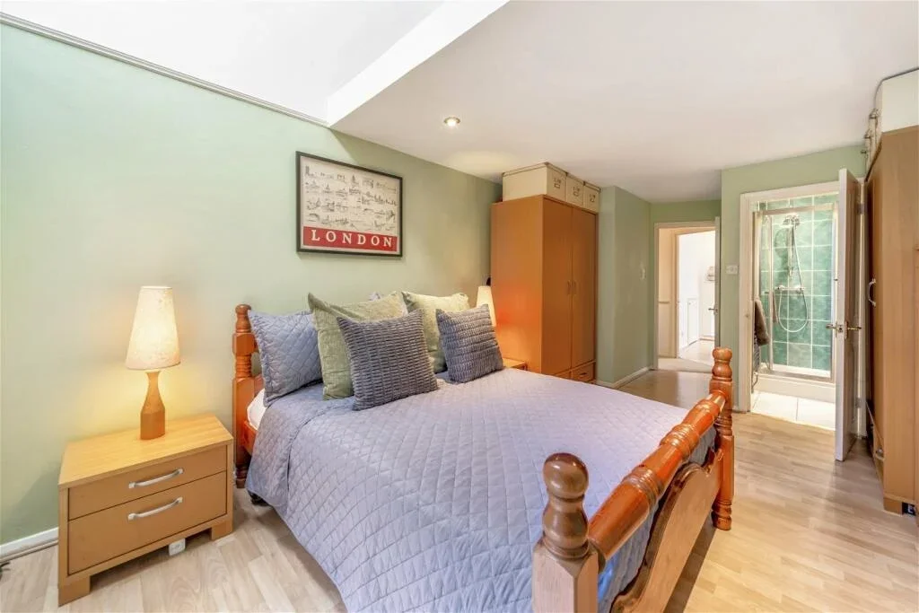 Flat Lower Addiscombe Road in Greater London