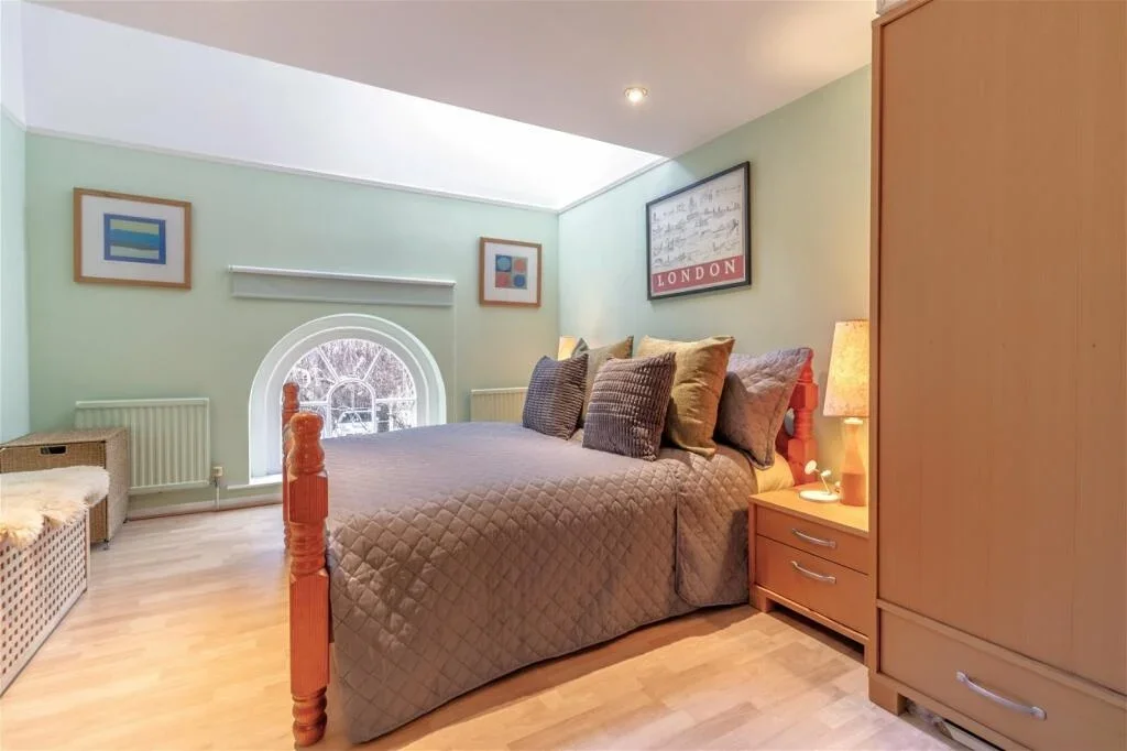 Flat Lower Addiscombe Road in Greater London