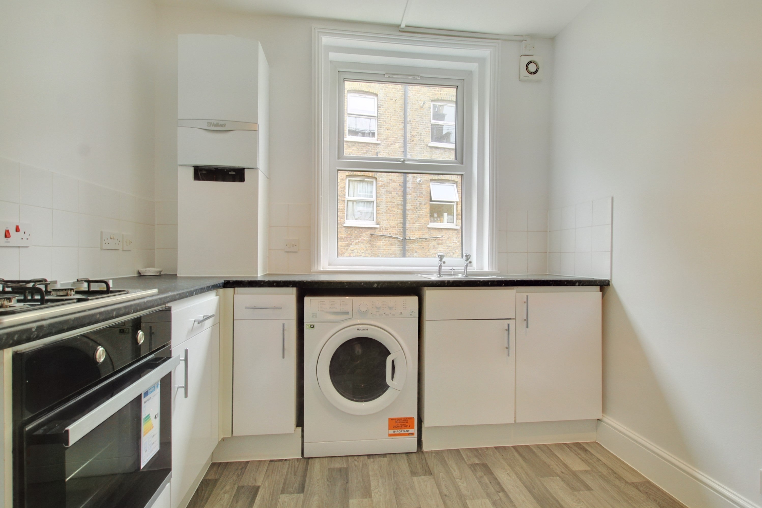 Room Graham Road in Greater London