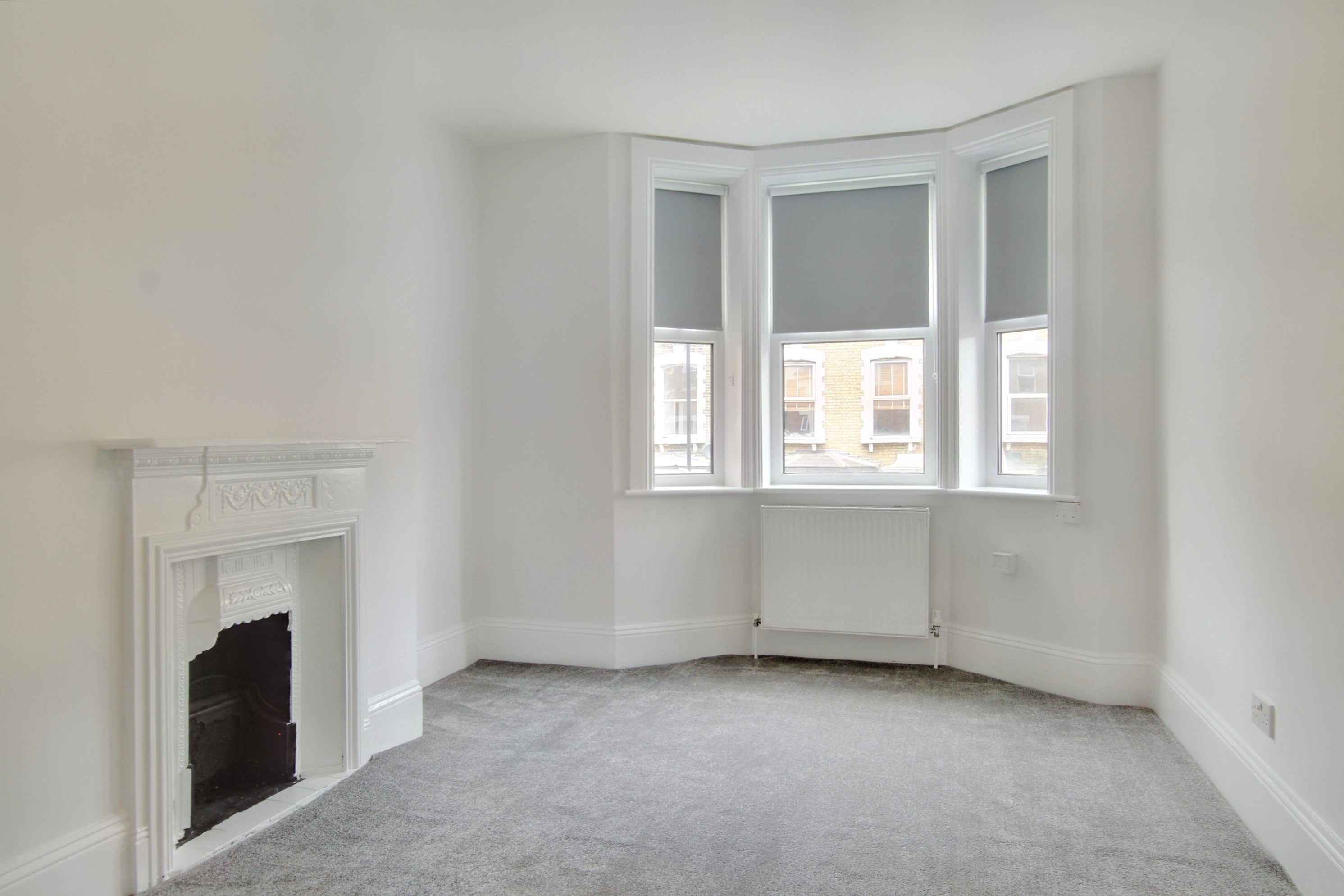 Room Graham Road in Greater London