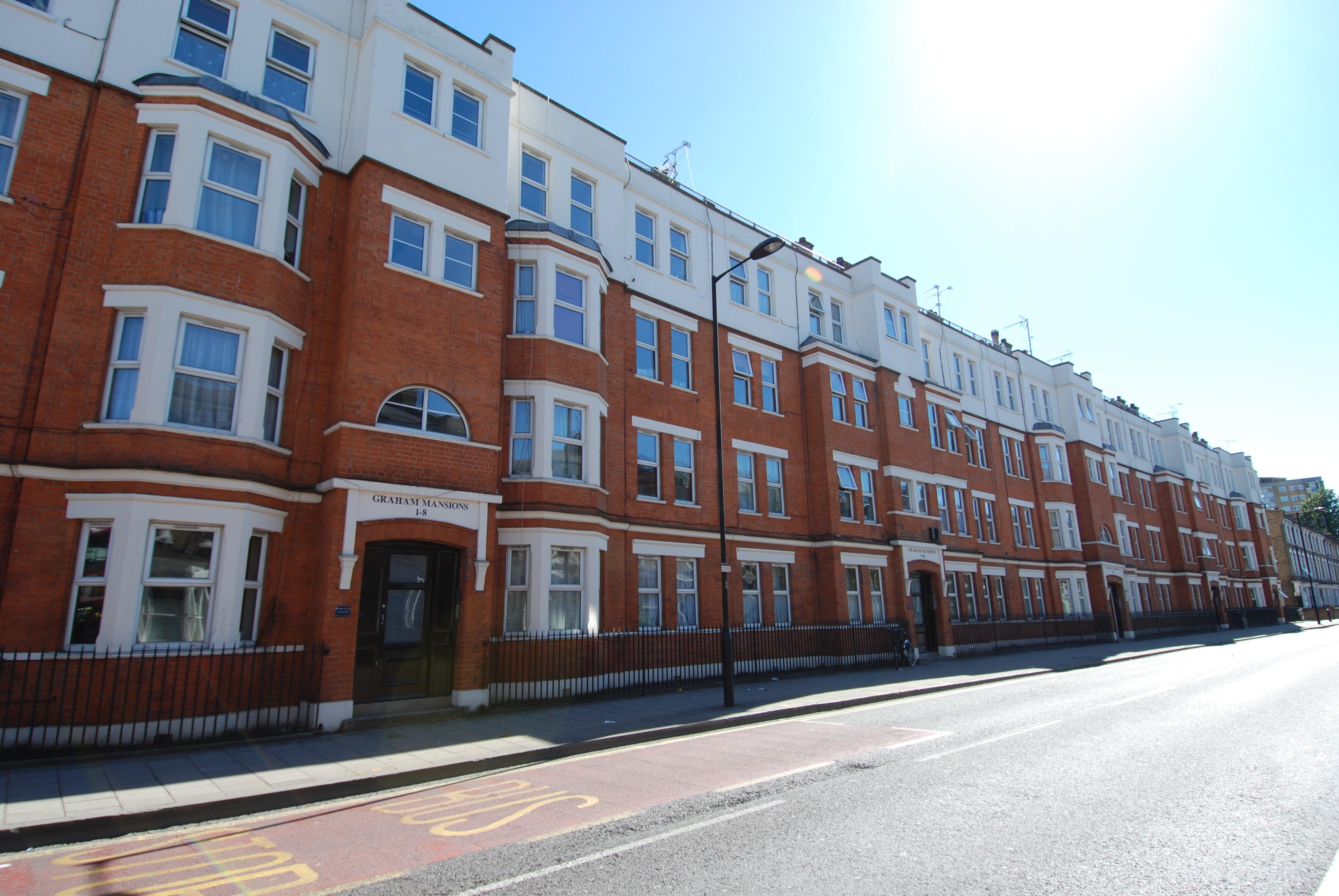 Room Graham Road in Greater London